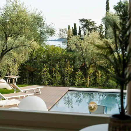 Dei Lauri - Vista Con Piscina Saló